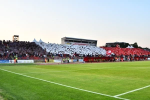 UŽIVO - Grmi ''Čika Dača'', Radnički ''plete mrežu'' oko gola Farana